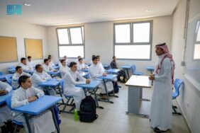 5 أيام للاحتفاء بالمعلم في المدارس