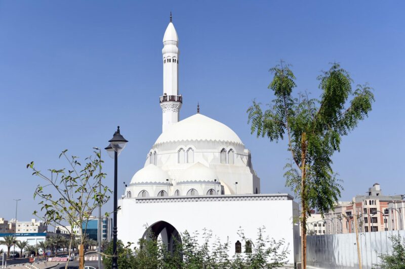 ما هو أول مسجد صُليت فيه صلاة الجمعة؟