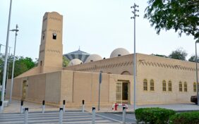 أين يقع مسجد المدي؟