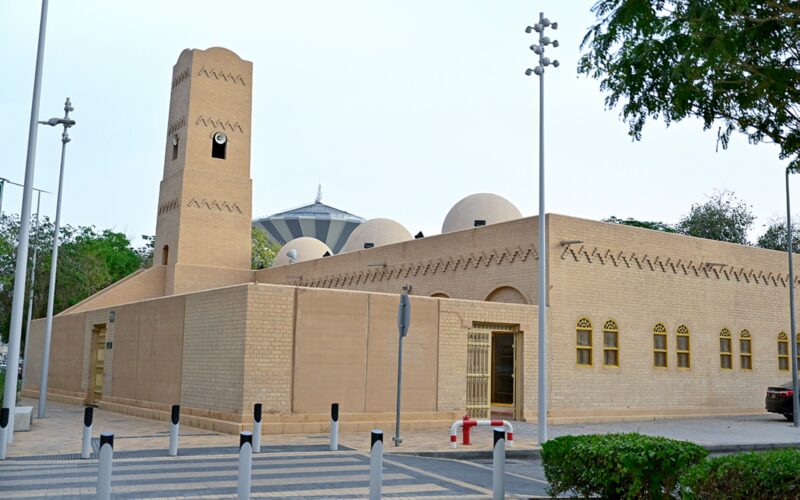 أين يقع مسجد المدي؟