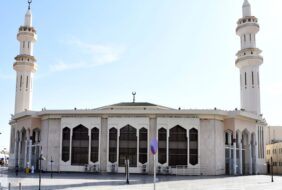 أين يقع جامع برزان الكبير؟