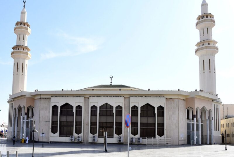 أين يقع جامع برزان الكبير؟