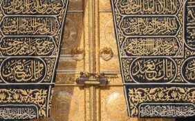 كم يبلغ وزن الذهب الموجود في باب الكعبة المشرفة وباب التوبة؟