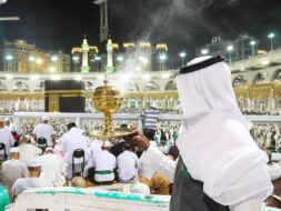 تطييب وتبخير المسجد الحرام