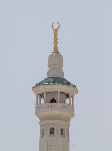 كم يبلغ طول مآذن المسجد الحرام؟