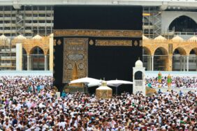 ما سبب تسمية الكعبة المشرفة؟