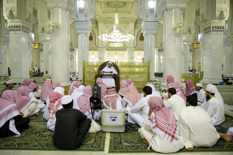 هل يوجد تدريس في المسجد الحرام؟