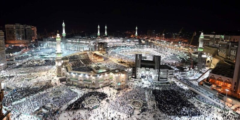 ماذا تعرف عن تطبيق معتمرون؟