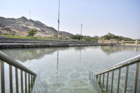 كم تبلغ درجة حرارة عين غميقة؟