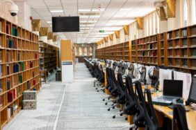 ما هي أقدم مكتبة في المدينة المنورة؟