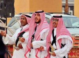 ما هي الأزياء الخاصة بالعرضة السعودية؟