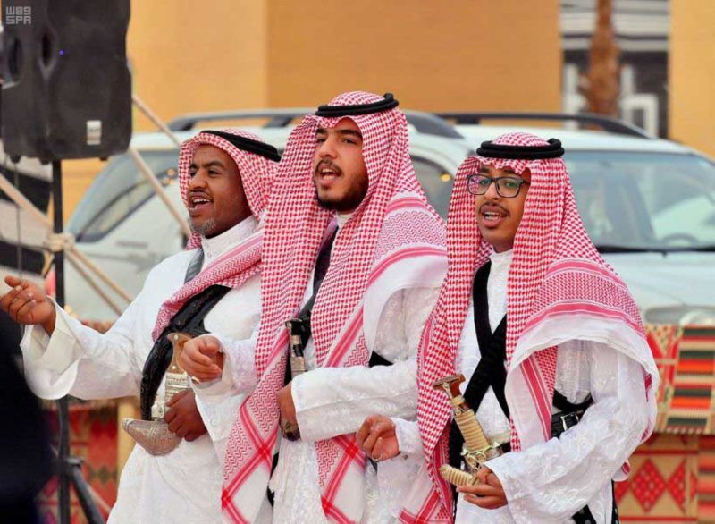 ما هي الأزياء الخاصة بالعرضة السعودية؟