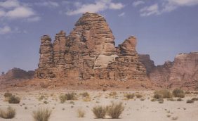 هضبة الحماد: جمال الصحراء وتحديات الطبيعة