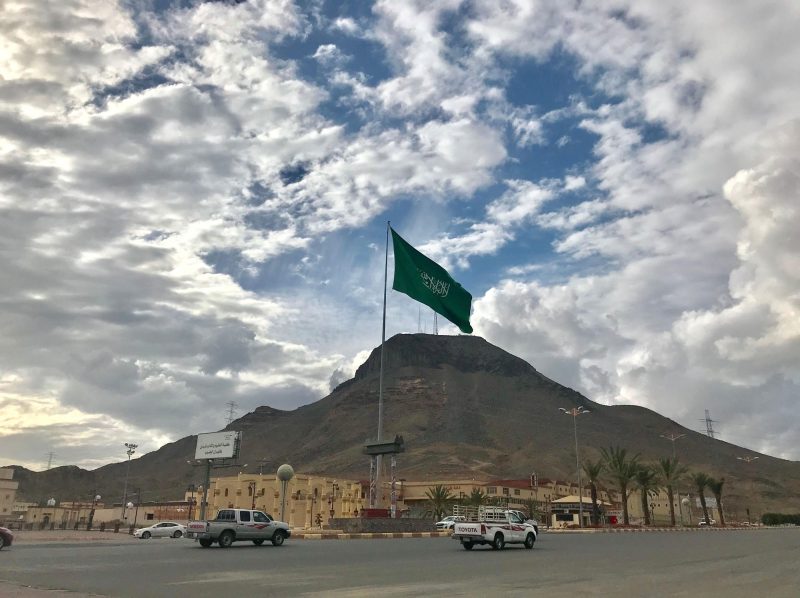 تسلق جبل شِثاث: تحدي الطبيعة واكتشاف التاريخ