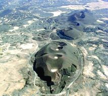 استكشاف حرة رهاط: المغامرة الجيولوجية في قلب المملكة