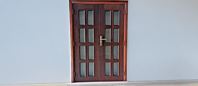 تركيب وصيانة أبواب WPC: نصائح الخبراء في السوق السعودي