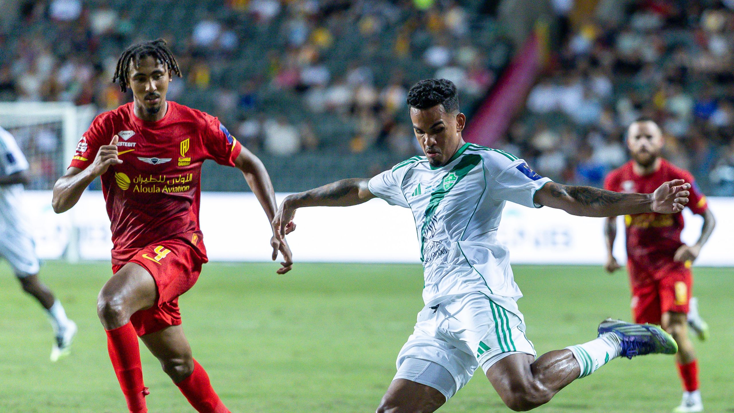 توقعات الخبراء: من سيفوز في مباراة الباطن والأهلي بكأس الملك؟