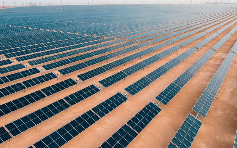 السعودية تستثمر في مشاريع الطاقة الشمسية لتحقيق الاستدامة