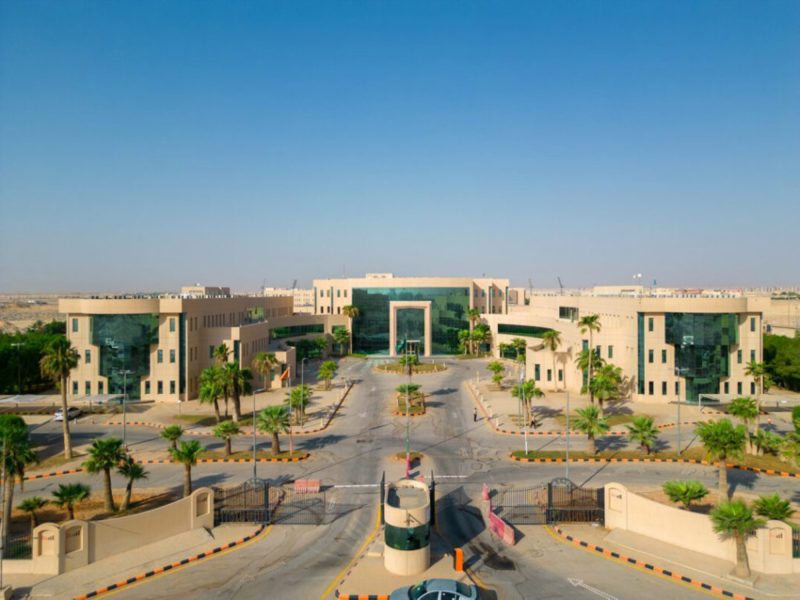 جامعة اليمامة: بيئة تعليمية محفزة للإبداع والابتكار