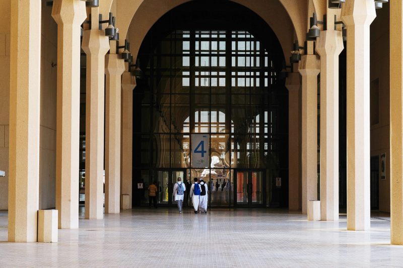 المنح الدراسية في السعودية: استثمر في مستقبلك الأكاديمي