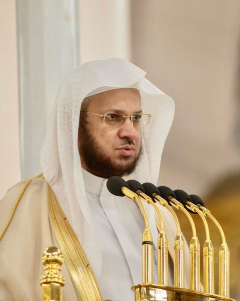 كيف جمع عبدالمحسن القاسم بين القضاء والإمامة؟