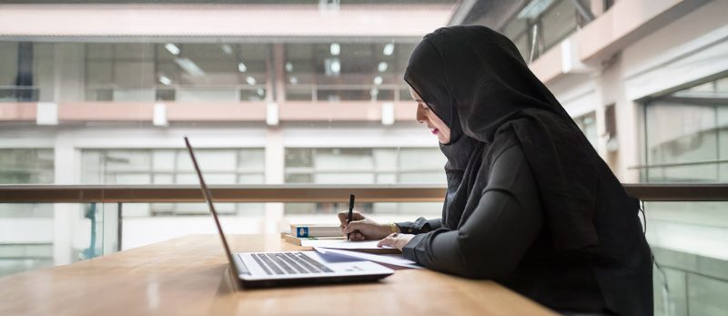 تمكين المرأة السعودية: ملتقى التواصل ومستقبل ريادة الأعمال