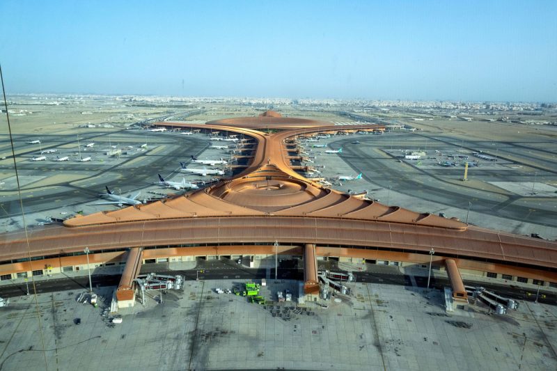 مطار الملك عبدالعزيز: رمز التطور في المملكة