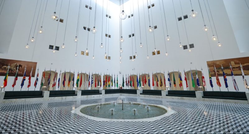 الدبلوماسية السعودية في عالم متغير: التحديات والفرص