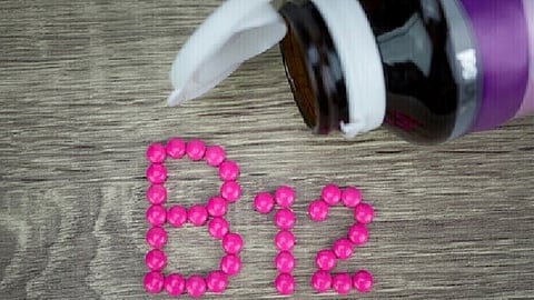 كل ما يهمك عن فيتامين B12: دليل متكامل لحياة صحية