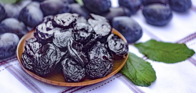 القراصيا: الفاكهة السحرية لصحة العظام والهضم