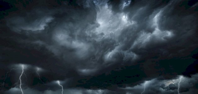 تفسير الأحلام: كل ما يجب أن تعرفه عن رؤية السماء سوداء