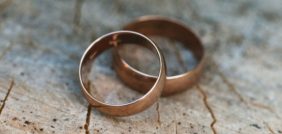 دليل شامل في تفسير الأحلام: زواج المتزوجة من ميت