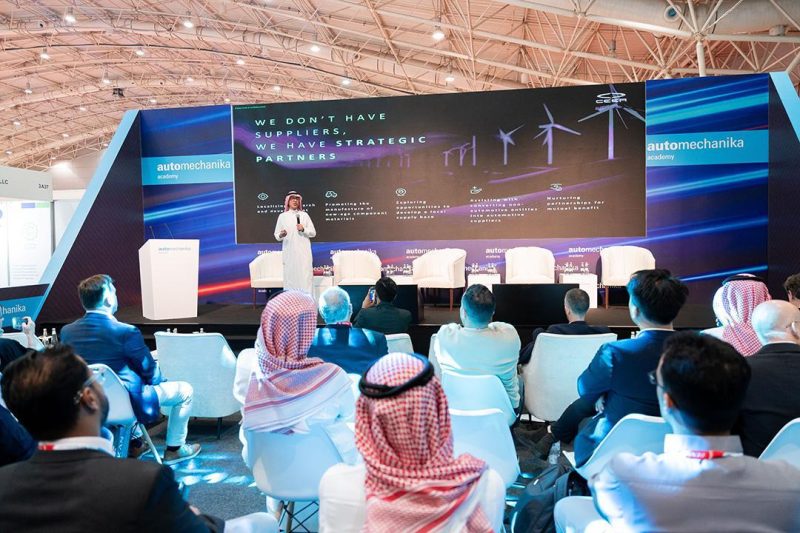 قطاع خدمات المركبات: كيف يشكل أوتوميكانيكا الرياض مستقبل الصناعة