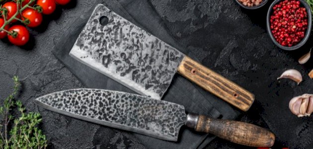 أسرار تفسير الأحلام: تحليل دلالات السكين والساطور في المنام