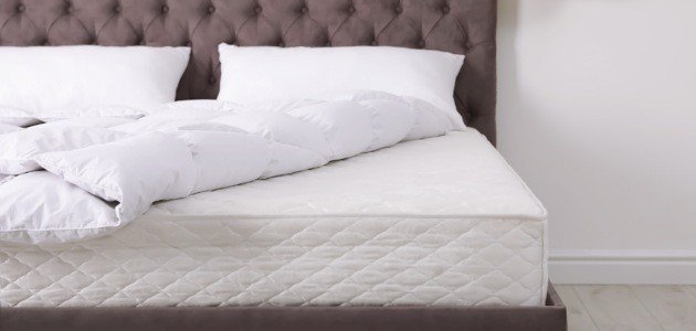 رؤية السرير والمرتبة في المنام: مفاتيح تفسير الأحلام