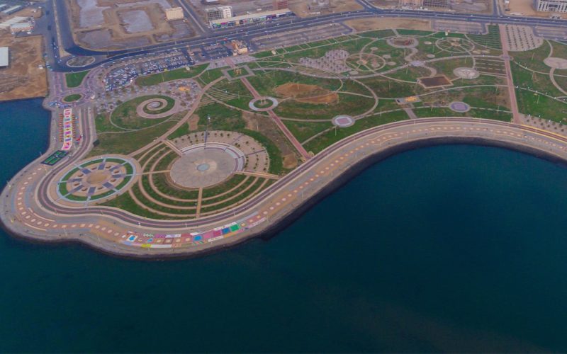 السياحة الساحلية: استكشف تنوع الواجهات البحرية من البحر الأحمر إلى الخليج العربي