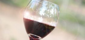 أسرار تفسير الأحلام: دلالات شرب الخمر في المنام