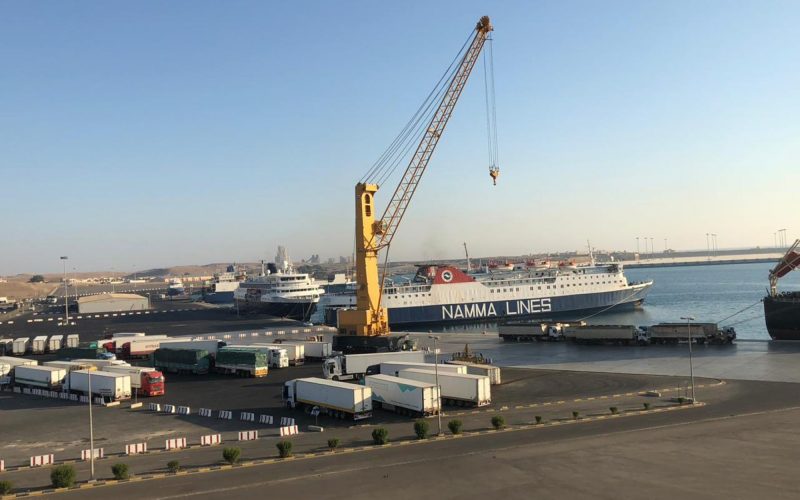 الموانئ السعودية وقناة السويس: التحديات والفرص