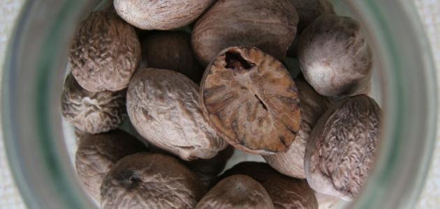 الاستخدام الأمثل لجوزة الطيب: دليل الفوائد والمحاذير