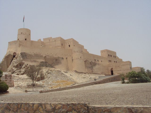 قلعة نخل: تفاصيل معمارية فريدة وتاريخ عريق