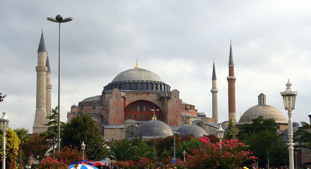 السياحة في اسطنبول: مزيج من الشرق والغرب في مدينة واحدة