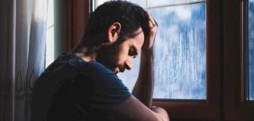 تفسير الأحلام: كل ما تحتاج معرفته عن رؤية الحزن في منامك