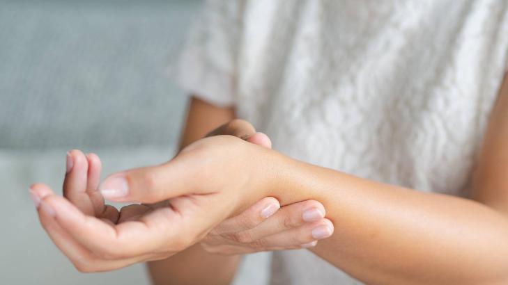 تنميل الأطراف: كيف تحسن جودة نومك؟