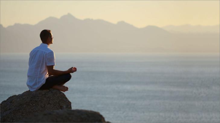 اكتشف القوة الداخلية: فوائد التأمل لتنمية الوعي الذاتي