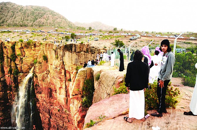 استكشف شلالات الحبلة: سحر عسير في كل زاوية