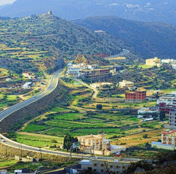 المندق: استكشف جمال السياحة في أودية الباحة