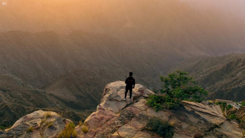 استمتع بالهايكنج في السعودية: دليلك لأجمل المواقع