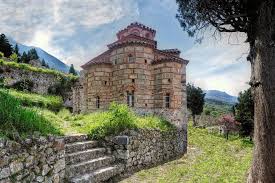 استمتع بـ السياحة في اليونان: شواطئ، تاريخ، ومغامرة