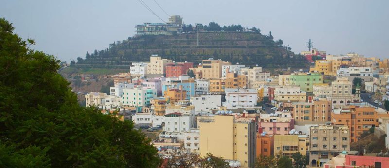 لا تفوت معرض حين يهمس الضباب: تجربة لا تُنسى في جدة