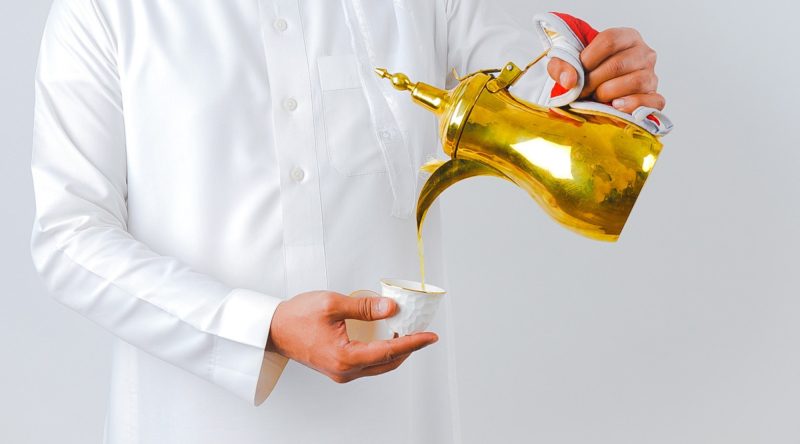 القهوة السعودية: بين الأصالة والمعاصرة في الضيافة